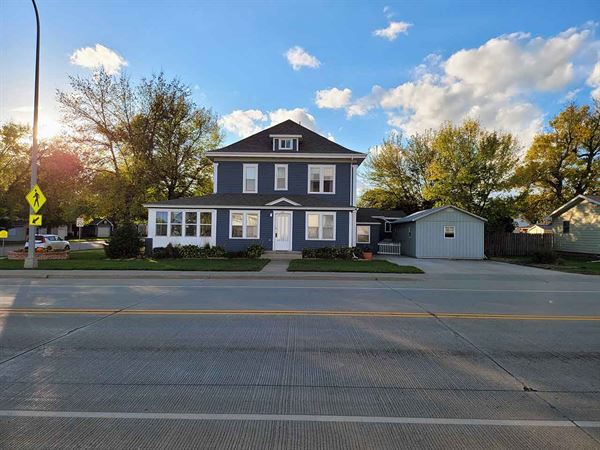 Prairie House Manor Bed & Breakfast