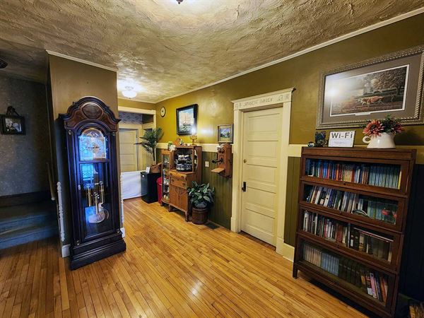 Prairie House Manor Bed & Breakfast