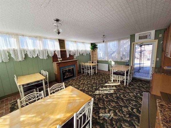 Prairie House Manor Bed & Breakfast