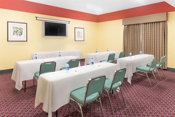 Ramada by Wyndham Vandalia