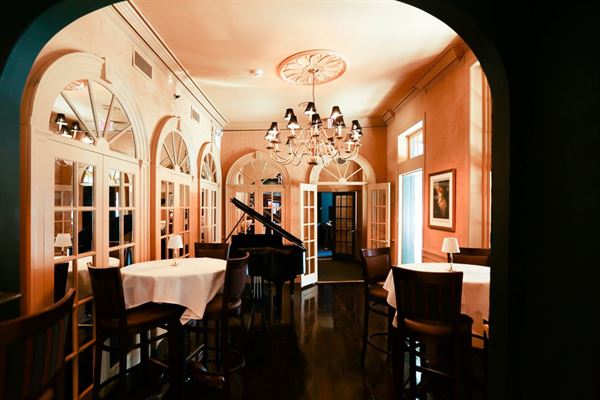 Rocco's The Brick Hotel