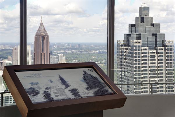 The Sun Dial Restaurant, Bar & View