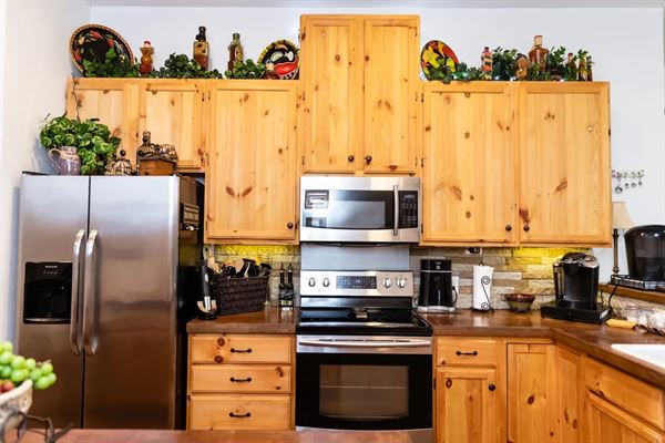 The Hitchin' Post at Lazy H Lodge