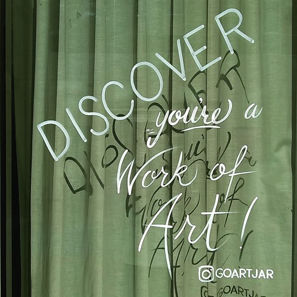 Art: live art, graffiti, chalk, caricatures, etc.