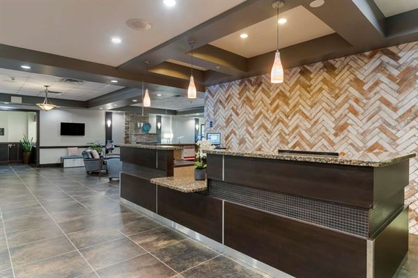 Best Western Plus - Chocolate Lake Hotel