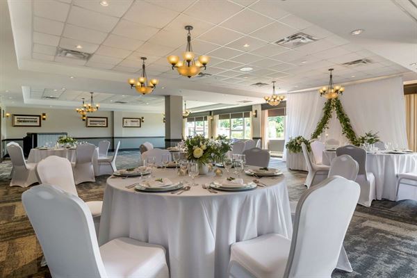 Best Western Plus - Chocolate Lake Hotel