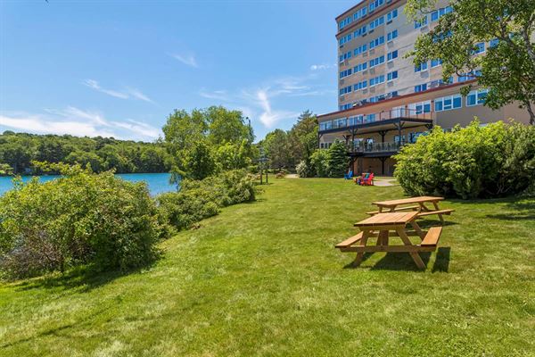 Best Western Plus - Chocolate Lake Hotel