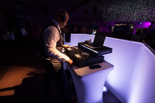 DIRECT ENTERTAINMENT Photography-DJ-Video-Booth