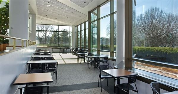 Hilton East Brunswick Hotel & Executive Meeting Center