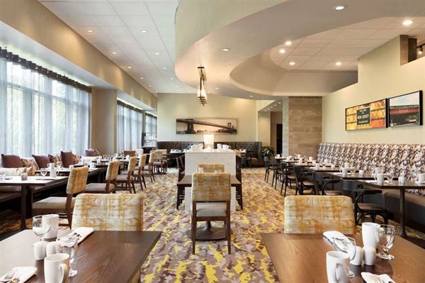 Hilton East Brunswick Hotel & Executive Meeting Center