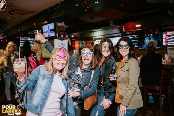 Pour Larry's