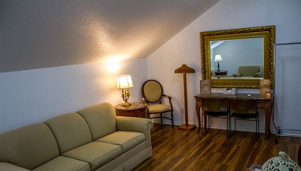 The Legacy Barn - Wedding and Event Venue