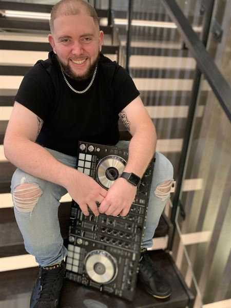 Luxe Entertainment, LLC