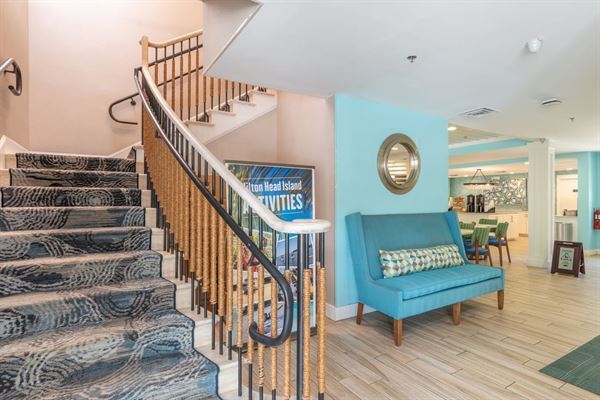 Palmera Inn & Suites