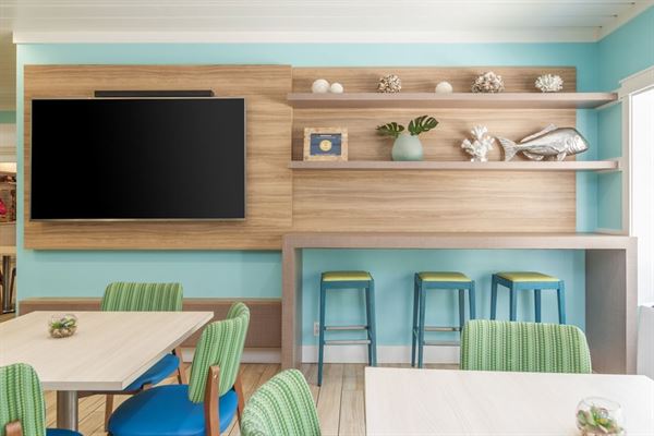 Palmera Inn & Suites