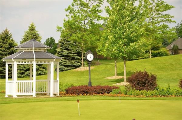 The Hawk Country Club