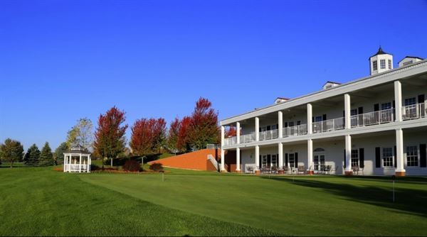 The Hawk Country Club