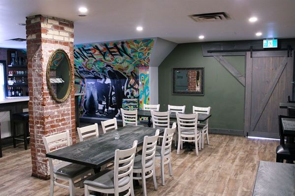 The Lion's Den (The King's Arms Oakville)