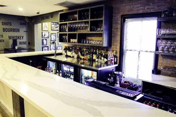 The Lion's Den (The King's Arms Oakville)