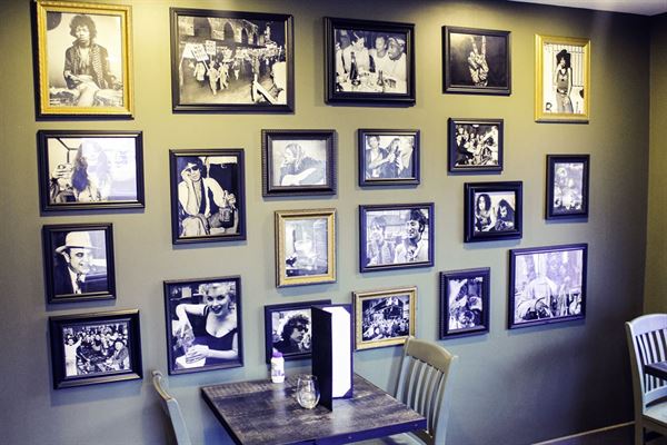 The Lion's Den (The King's Arms Oakville)