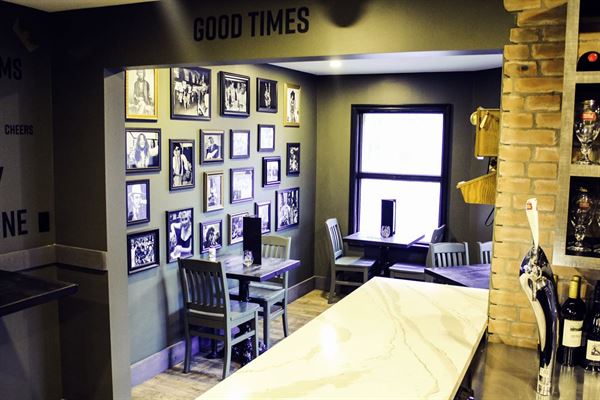 The Lion's Den (The King's Arms Oakville)