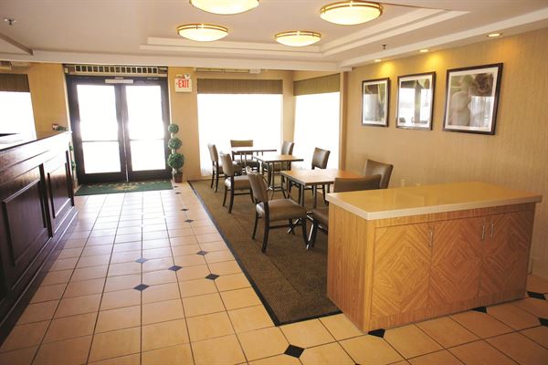 La Quinta Inn & Suites by Wyndham Warwick Providence Airport