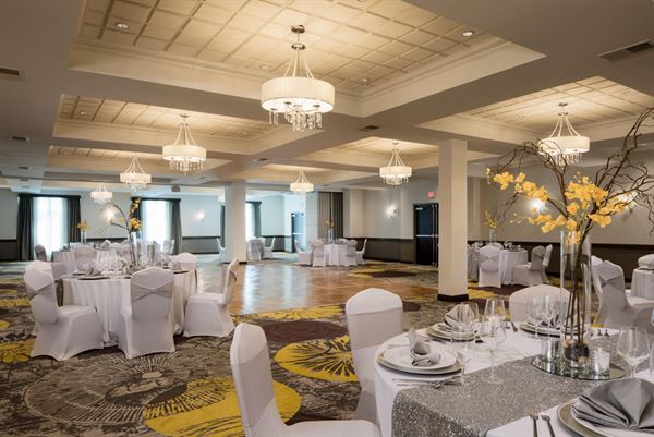 Crowne Plaza Chicago SW - Burr Ridge