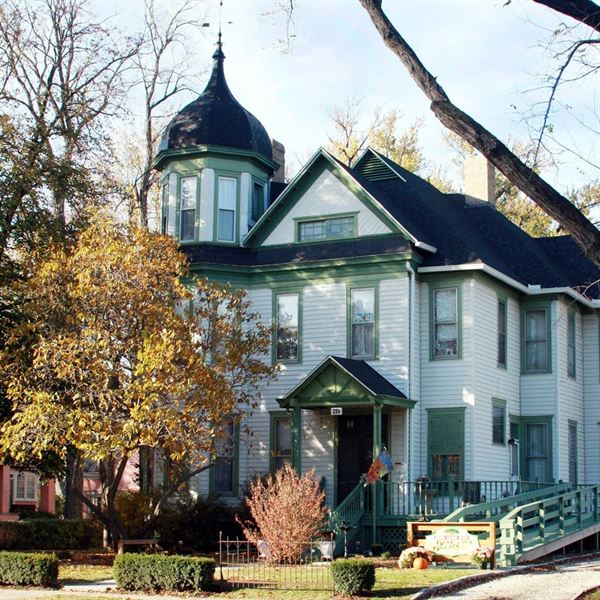 Red Oak Inn Bed & Breakfast