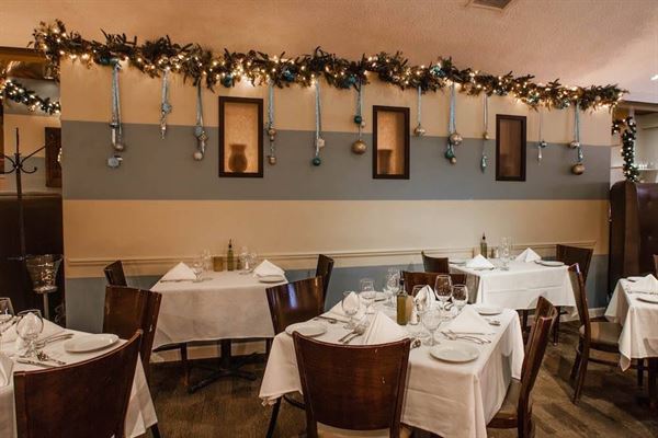 Compari's on the Park