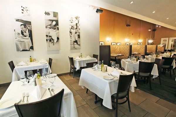 Compari's on the Park