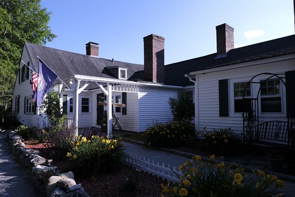 New Hampshire Mountain Inn