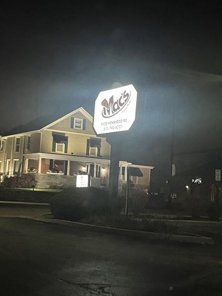 Mac's Pizza Pub Blue Ash