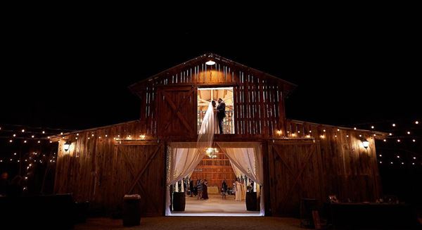 Misty Morning Barn @ Clutch Farms