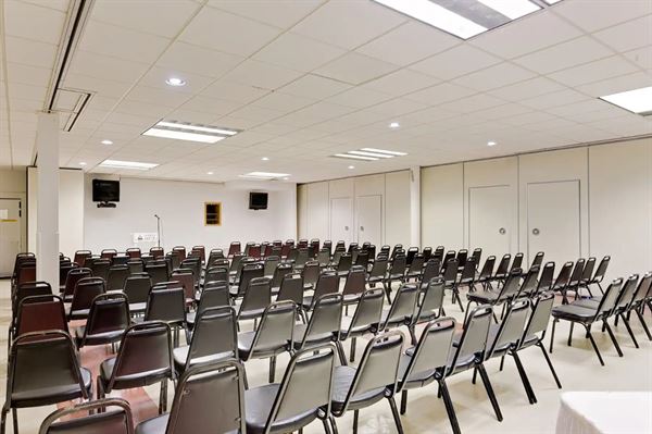 Ramada Richland Center