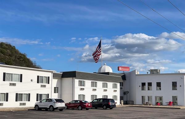 Ramada Richland Center