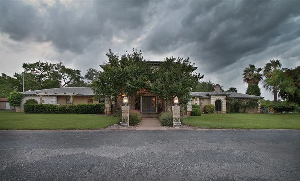 Live Oaks Bed & Breakfast