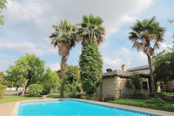 Live Oaks Bed & Breakfast