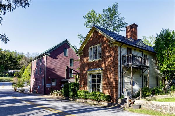 The Inn At Gristmill Square