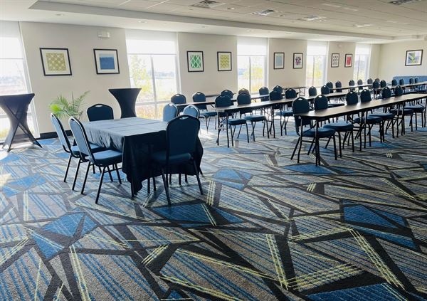 Holiday Inn Express & Suites Chicago Hoffman Estates