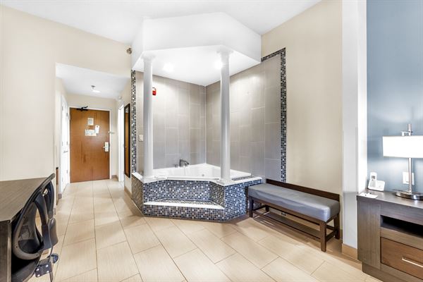 Wingate by Wyndham Shaumburg