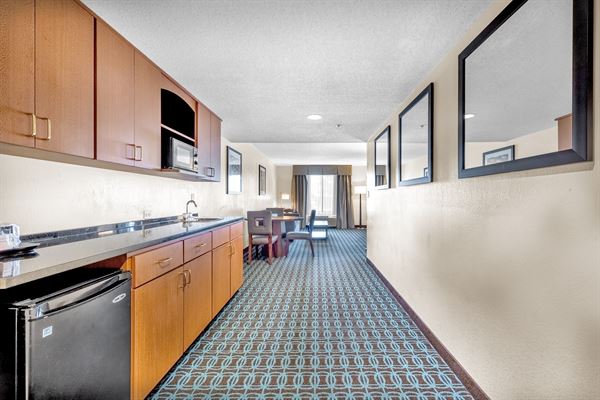 Wingate by Wyndham Shaumburg