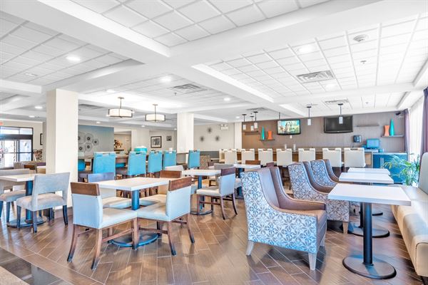 Wingate by Wyndham Shaumburg