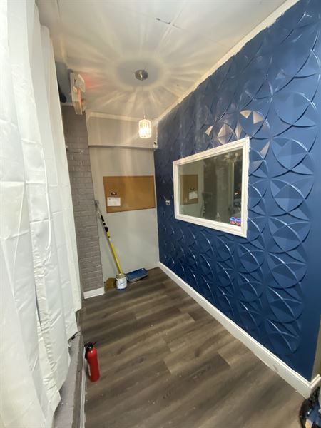 Karolina Throne King