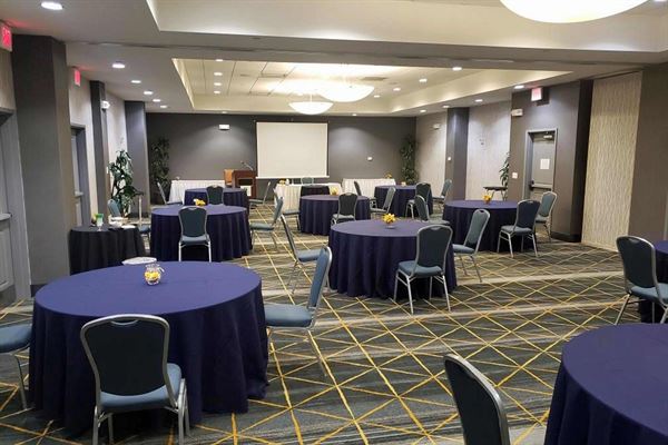 Holiday Inn Hotel & Suites Phoenix Airport