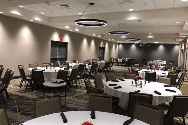 Holiday Inn & Suites W Fayetteville Fort Bragg