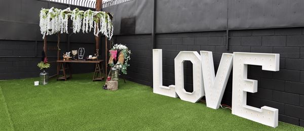 The Rustic  & Chic co .