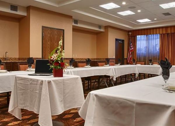 Best Western - Premier Ivy Inn & Suites