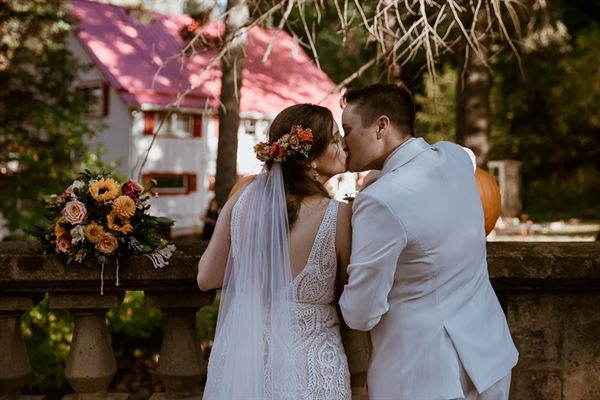 Squirrel Creek Guesthouse and Barn