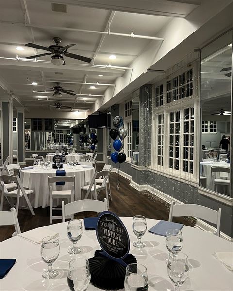 Abington Club/1910 Bar & Grill