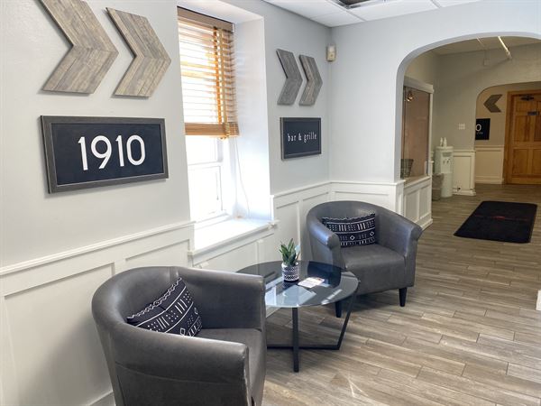 Abington Club/1910 Bar & Grill